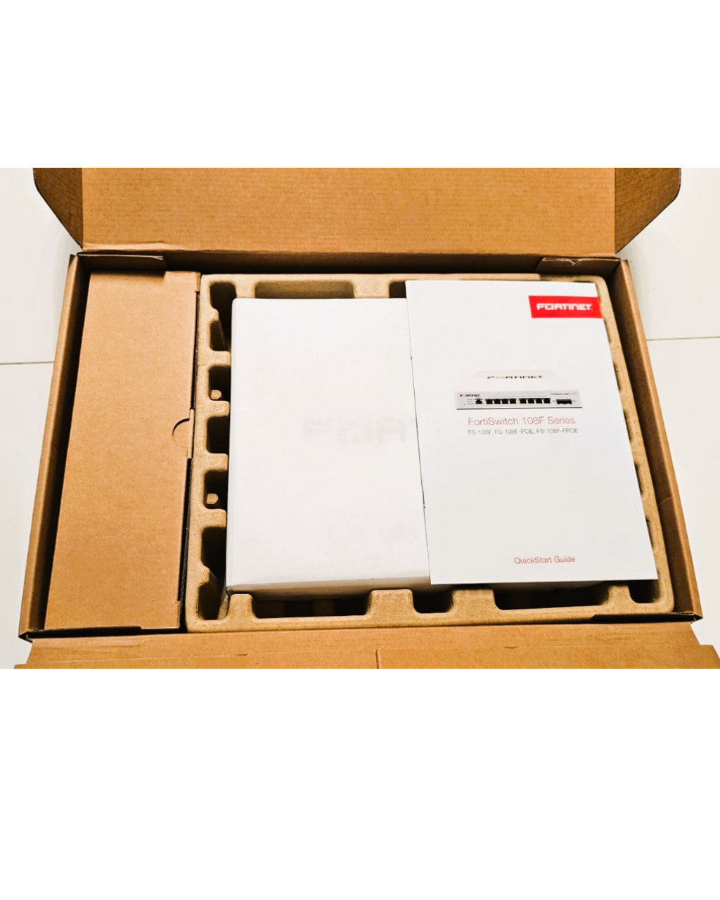 Switch Hikvision PoE Industrial FS-108F-FPOE | 8 Puertos Gigabit | 4 Puertos PoE+ | IP30 | 65W | Para Cámaras de Seguridad