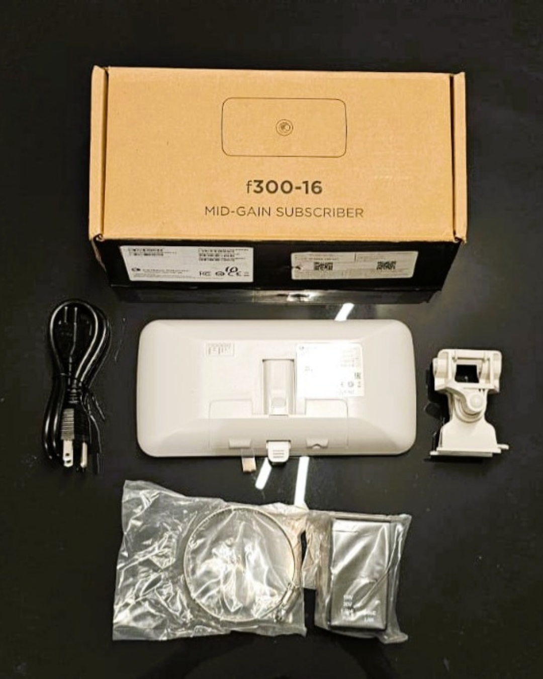 Antena Sectorial Hikvision F300-16 | 16 dBi | 60° | Banda 3.3-3.8 GHz | Para Puntos de Acceso Inalámbricos